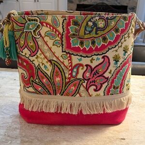 Spartina 449 linen bag with magnetic closure .